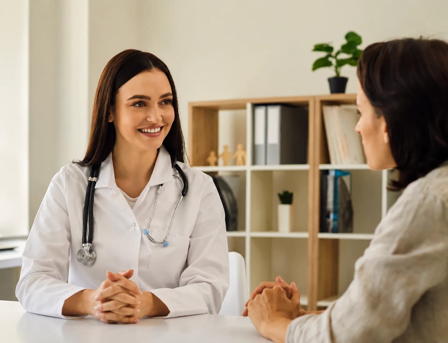 Dr. Phenu Zachariah sitting across from a patient during a consultation